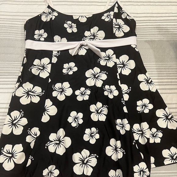 Disney Black and White Floral Swim Dress - Picture 4 of 6